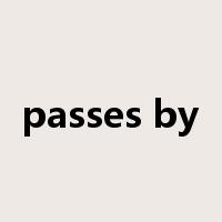passes by是什么意思