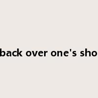 look back over one's shoulder是什么意思